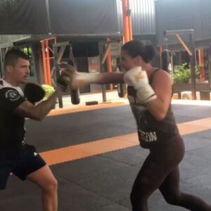 Danyelle Wolf Instagram - ⚡️⚡️Fastest hands in the game!⚡️⚡️Can’t wait to have my arm back! 😤