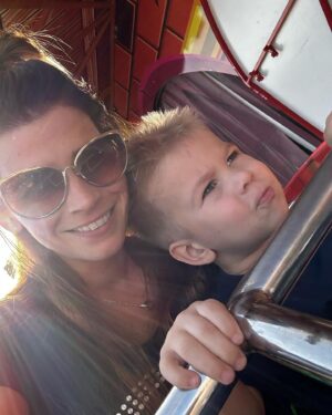 Daphne van Gerwen Instagram - Was weer gezellig dagje kermis 🎡 lol gehad, vast gezeten @joelgovers 🤣 en nog meer lol 😝 @mvg180 @goverselly @jackgovers @joelgovers @rudy_heijden 
.
.
.
.
.
.
#kermis #breda #lol #gelachen #familie #vast #vrij #kindjes #vakantie #herfst #zonnetje #prachtigweer #🎡