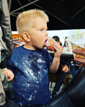Daphne van Gerwen Instagram - Was weer gezellig dagje kermis 🎡 lol gehad, vast gezeten @joelgovers 🤣 en nog meer lol 😝 @mvg180 @goverselly @jackgovers @joelgovers @rudy_heijden 
.
.
.
.
.
.
#kermis #breda #lol #gelachen #familie #vast #vrij #kindjes #vakantie #herfst #zonnetje #prachtigweer #🎡