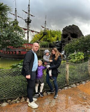 Daphne van Gerwen Instagram - Wat een super leuk weekend hebben wij weer gehad in Disneyland Paris 🇫🇷 @mvg180 @daniellehulters_ @hultersdanny