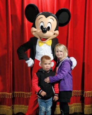 Daphne van Gerwen Instagram - Wat een super leuk weekend hebben wij weer gehad in Disneyland Paris 🇫🇷 @mvg180 @daniellehulters_ @hultersdanny