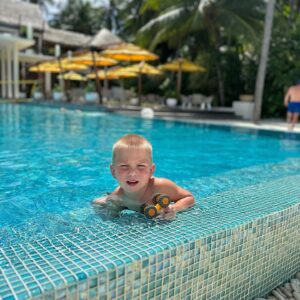 Daphne van Gerwen Instagram - 𝗗𝗔𝗬𝗦 𝗢𝗙𝗙 🛫 Always nice to spend some time on vacation with the family 👨‍👩‍👧‍👦