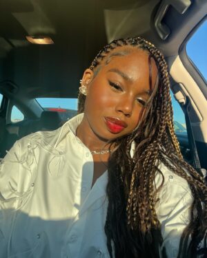 Daria Johns Instagram - I’m the pop of color🤍 
•
•
#daria #dariajohns #white #whiteparty #explore #explorepage #blackgirl #outfitinspo