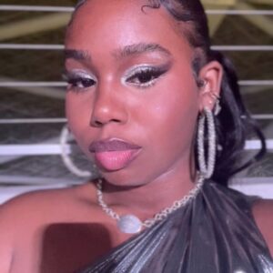 Daria Johns Instagram - There is only one way.. and that’s the renaissance way🐝👑 
•
•
#daria #dariajohns #renaissance #rwt #beyonce #tour #silver #mute #explorepage #explore #mua