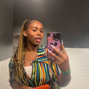 Daria Johns Instagram - Thank you so much @bingtracey for the invite to @ridebackrise ‘s Rise to Comedy Show✨ Such a great night💗
•
•
#daria #dariajohns #explore #explorepage #rideback #ridebackrise #comedy #comedyshow #outfit
