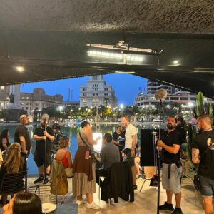 Dariam Coco Instagram - el verano pasado rodamos en tenerife esta serie q se estrena ya mismo, Bel es intensisima y monisima pero q les voy a decir yo, q ganas de q la conozcan🤍

El 28 de enero es de ustedes💫
@plano_a_plano 
@atresplayer 
@unavidamenoscanarias 
@cramtalent