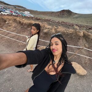 Dariam Coco Instagram - 🎀🧿✨🌱💞tenerla d hermana es mirarse en un espejo de amor incondicional con la diferencia de q si se rompe en lugar de 7 años de mala suerte es una vida juntas arreglándolo, feliz cumple prickly te amo💞🌱✨🧿🎀