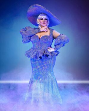 Darienne Lake Instagram - Just a subtle hat.
Photo by @johngramphotos
Outfit by @ilovehollyday
Jewels by @sheezlovelee