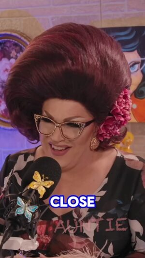 Darienne Lake Instagram - EVERYONE is loving @dariennelake on the latest episode of AUNTIE! 💋

Watch on my @youtube and listen where YOU podcast! #jokes #podcast #mrskashadavis 

Recording production @rocvoxrecording
