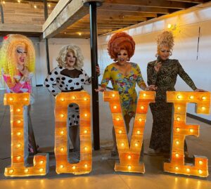 Darienne Lake Instagram - Everybody say #Love at the @thelockstone with @ambrosiasalad585 @dariennelake @mrskashadavis @aggydune and @rocdragmetobrunch