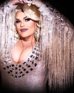 Darienne Lake Instagram - Raindrops keep falling on my head
But that doesn't mean my eyes will soon be turning red
Crying's not for me
'Cause I'm never gonna stop the rain by complaining. 
📸: @johngramphotos 
👩‍🦳: @kissntease_wigs 
👗: @sheezlovelee