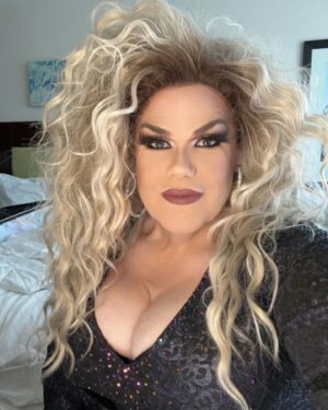 Darienne Lake Instagram - You never know where I’m going to show up. Last night, I was honored to celebrate Elayna & Page’s upcoming nuptials in #PennYan NY. Fun fact: they broke the world record for the largest pancake. You can also enjoy the Amish & mennonite clip-clopping around town. 
Small towns need drag and representation. I think of all the queer children who need us to show up. So this pride season, travel to a small town pride. Spread the love. 🏳️‍⚧️🏳️‍🌈