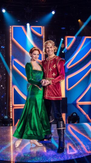 Darija Pavlovičová Instagram - Darija Pavlovičová a Dominik Vodička nás prostřednictvím kouzelného waltzu na píseň Fairytale z oblíbeného animovaného filmu Shrek přenesli do pohádkového světa a rovnou si odnesli svou první desítku! 😍 🔟

Očarovalo jejich vystoupení i vás? 🪄

Pro své favority můžete hlasovat SMS zprávou ve tvaru SD 1 na číslo 906 11 13. 📱

#stardancexii #stardancecz #ceskatelevize
