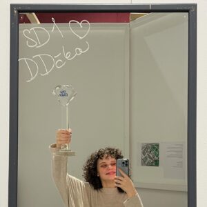 Darija Pavlovičová Instagram - Je úterý a já pořád nemůžu uvěřit, že tohle se opravdu stalo.

Jsem stále plná emocí z celého večera a tak ráda bych si ho prožila znovu✨ Byla to neskutečná cesta. Celý ten půlrok byl tak úžasný - poznala jsem skvělé lidi, zažila tolik srandy, nervů a radostí. Hlavně mě ale StarDance spojilo s @dominikvodicka a dalo mi tak skvělého parťáka, co mě naučil víc než tančit. Děkuju*

 A vy - milí lidé, fanoušci, diváci - děkuju za neskutečnou podporu. Bez vás by to nešlo a já jsem ráda, že vás naše tance i cesta oslovily. 

Mějte krásné a klidné svátky🤍
A snad brzy na viděnou*

Vaše D&D🌌

#stardance #darijadominik #sd1
📸 - Mikuláš Křepelka | @stardancecz