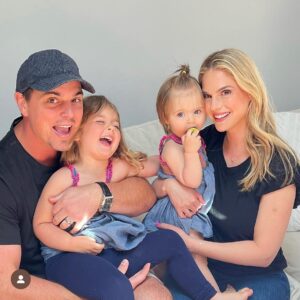 Darin Brooks Instagram - HAPPY MOTHER’s DAY to this lil monkey with our 2 baby chimps!!! Thank you for giving me the 2 most beautiful, smart, kind, tough, strong daughters a guy could ever ask for!! You’re a terrific mother and I just wanted to say, in case I don’t say it enough… I think you’re doing an incredible job!! 😊 Thank you and Love you!! And Happy Mother’s Day to my baby mama! @kellylkruger (Oh and being the best mama to our BFB @chanceypantsbrooks) ❤️❤️