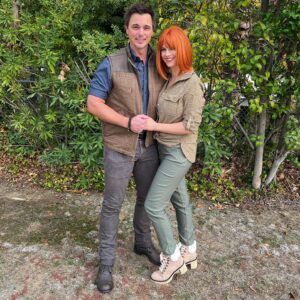 Darin Brooks Instagram - Happy Halloween!!! 🎃 Welcome to Jurassic World where Everleigh and Chance are dinosaurs and Gemma is Jeff Goldblum! 🦕 What are u guys dressing up as this year??
#happyhalloween #jurassicworld @jeffgoldblum @prattprattpratt @brycedhoward