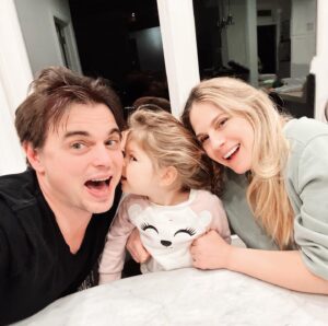 Darin Brooks Instagram - Happy New Year to you all! I hope you all are happy, healthy and safe! And Wishing you all the best in 2022!! What are some of your 2022 plans? 🎉🙌🤙😎#NYE2022 #HappyNewYear
