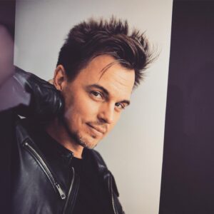 Darin Brooks Instagram - Let’s go!!! Let’s get the rest of this week done people!!! Who’s ready for the weekend? What are your plans? 💪🤙😎🔥