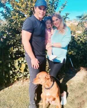 Darin Brooks Instagram - Happy Thanksgiving Everyone!!! 🙌🙌🎉🎉🤙🤙 Beyond thankful for this little clan of ours! With the next little one on the way!! Love you guys!! ❤️ And much love to all of you out there too! From our family to yours… Love you! And Happy Thanksgiving!! 🙏🙏❤️❤️🤙🤙😎😎