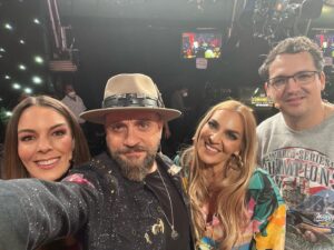 Darío Ripoll Instagram - Hoy en @denocheconyordi estaremos echando buen cotorreo!  #DeNoche con @YordiRosado @Lechugol @sofiaescobosa @angietaddei. !Se va a poner sabrosón !  @canalunicable 
Hoy a las 9:30 p. m. MEX por #Unicable ✌️😎 @godswillhats 🎩 #echoamanoconamor
