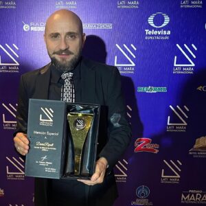 Darío Ripoll Instagram - Muchas gracias al comité organizador de los premios @latinmarainternacional 2022, por este reconocimiento a mi trayectoria Artiistica 🙏 #actor #actorlife #lifestyle #latino #latinmarainternacional