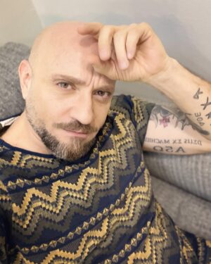 Darío Ripoll Instagram - La paciencia no es la capacidad de esperar, si no la habilidad de manejar una buena actitud mientras esperas.  Buen día para todos ! #actor #actorlife #lifestyle