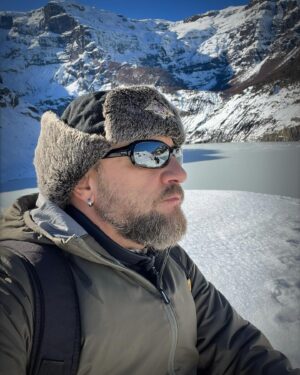 Darío Ripoll Instagram - Cuando la naturaleza te deja con la boca abierta de tanta belleza 😍 🇦🇷 #patagonian #argentina #actorlife #actorstyle #magestuosidad #cerrotronador #glaciar
