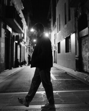 Dario Yazbek Bernal Instagram - Si están cruditxs les recomiendo ver “No voy a pedirle a nadie que me crea”. Igualmente si no tienen nada (o nadie) este domingo. 
Si sí tienen a alguien pues les tengo envidia. Aún así véanla. En @netflixlat @netflix @netflixes @netflixit 
Besos