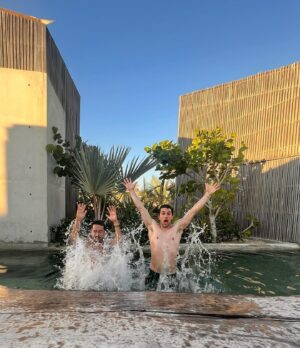 Dario Yazbek Bernal Instagram - Tu tía de vacaciones ( y no, no es @manolocaro )
