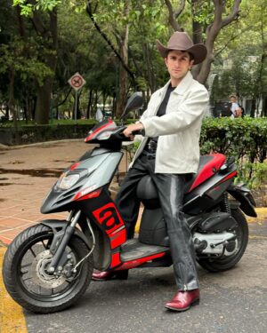 Dario Yazbek Bernal Instagram - Ranchero chic en @tiempos.shop para la premiere de “Fiesta en la madriguera”