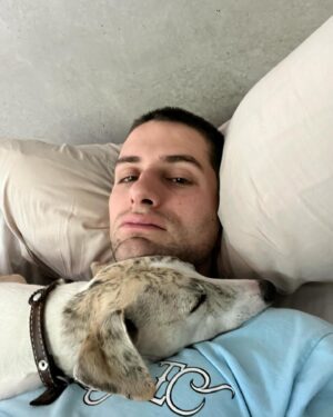 Dario Yazbek Bernal Instagram - Por otro año de perritos, selfies y viajes y mucho, mucho amor. 
Les quiero ❤️❤️❤️❤️