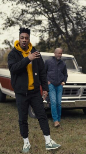 Darius Rucker Instagram - What y’all think?! “To Be A Man” Remix ft. @dariusrucker out now on YouTube…🙏🏾🗣️Let’s make an IMPACT. 🎥: @loganmeis #tobeaman #dariusrucker #countrymusic
