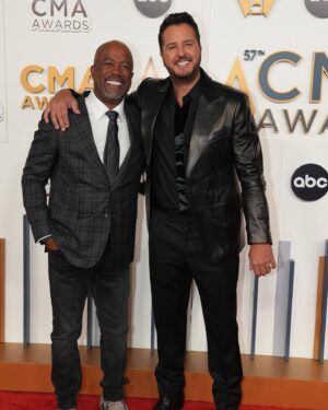 Darius Rucker Instagram - Had myself a good time at the @CMA Awards last night!! Hope @PaulaAbdul liked my dance moves 🤣. What a night! Man, I love country music! #CMAawards

(📷 @gettyentertainment & @katiekauss)