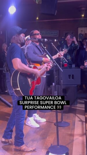 Darius Rucker Instagram - 🕶️ Tua Tagovailoa x Darius Rucker at Super Bowl Party 🎶

@tuaman @dariusrucker 

#NFL #SuperBowl #TuaTagovailoa #DariusRucker #Music #Miami