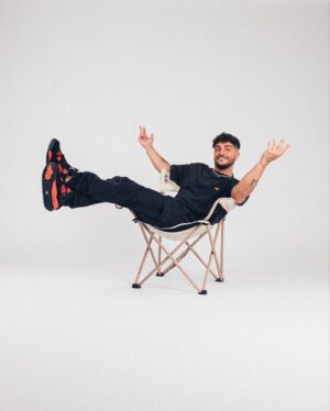 Darko Bozovic Instagram - Concours @wethenew 🖤

Les amiiis avec @wethenew on a décidé de vous faire plaisir et de vous permettre de remporter 500€ de SNEAKERS !! 👟✨

Pour participer, c’est simple :
- Follow @wethenew et @darkocttg
- Like la publication
- Tag deux ami.e.s en commentaire

BONUS : Pour doubler tes chances, reposte cette publication en story en mentionnant @wethenew 🌝 !

Le tirage au sort aura lieu le 10 août à 18H !

⚠️ Attention aux faux comptes, seul le compte certifié @wethenew contactera le gagnant !

Bonne chance 🖤

Collaboration commerciale
#wethenew