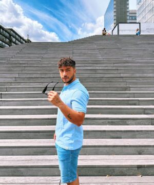 Darko Bozovic Instagram - Ma tête quand on m’offre 500 euros chez @jules pour vous 😃
JEU CONCOURS :
💸 500 euros en carte cadeau dans tous les magasins Jules de France
2 règles simples :
✔️ être abonné à @jules & moi
✔️ taguer un ami qui ne serait pas contre quelques vêtements en plus dans sa garde-robe 🌝
Résultat dans 1 semaine en DM 🫶