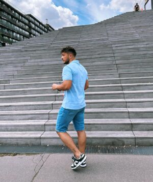 Darko Bozovic Instagram - Ma tête quand on m’offre 500 euros chez @jules pour vous 😃
JEU CONCOURS :
💸 500 euros en carte cadeau dans tous les magasins Jules de France
2 règles simples :
✔️ être abonné à @jules & moi
✔️ taguer un ami qui ne serait pas contre quelques vêtements en plus dans sa garde-robe 🌝
Résultat dans 1 semaine en DM 🫶