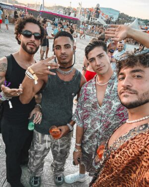 Darko Bozovic Instagram - Slide 1 : avec les amis au Delta Festival 
Slide 2 : moi qui regarde l’horizon en espérant qu’il ne pleuve pas
Slide 3 : il pleut
Slide 4 : les befores dans la chambre >>
Slide 5 : AMOR à l’after officiel du Delta
Slide 6 : quand on toque à ma porte pour l’after de l’after
Slide 7 : Merci @delta_festival pour cette expérience de fou malgré les circonstances ⛈️🤍
À l’année prochaine 🙋🏻‍♂️🤠