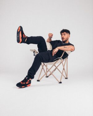 Darko Bozovic Instagram - Concours @wethenew 🖤

Les amiiis avec @wethenew on a décidé de vous faire plaisir et de vous permettre de remporter 500€ de SNEAKERS !! 👟✨

Pour participer, c’est simple :
- Follow @wethenew et @darkocttg
- Like la publication
- Tag deux ami.e.s en commentaire

BONUS : Pour doubler tes chances, reposte cette publication en story en mentionnant @wethenew 🌝 !

Le tirage au sort aura lieu le 10 août à 18H !

⚠️ Attention aux faux comptes, seul le compte certifié @wethenew contactera le gagnant !

Bonne chance 🖤

Collaboration commerciale
#wethenew