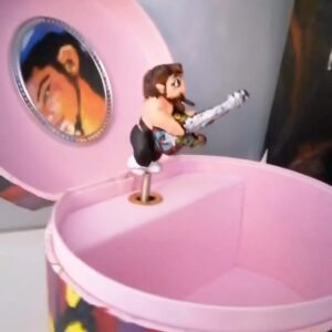 Daron Malakian Instagram - Thank you to @riikkaskippari for making this cool little music box of me spinning while playing the “Psycho” solo.

#DaronMalakian #ScarsOnBroadway #DMSOB #SystemOfADown #SOAD #Psycho