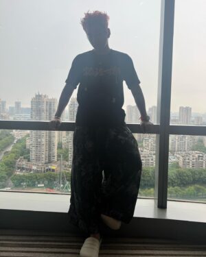Darren Wang Instagram - 染紅毛～🏀🏀🤡祝電影大紅大紫～🤪 #孤注一擲