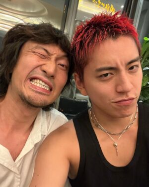 Darren Wang Instagram - 37～🤑🤑祝年輕又帥氣但～已經結婚的申大導演！生日快樂幸福美滿子孫滿堂！哈哈😄能不能寫下一部我騙陸經理啊！🤑🤑🫶🤣