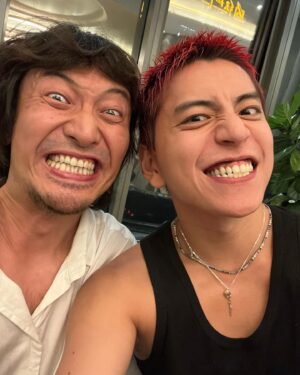 Darren Wang Instagram - 37～🤑🤑祝年輕又帥氣但～已經結婚的申大導演！生日快樂幸福美滿子孫滿堂！哈哈😄能不能寫下一部我騙陸經理啊！🤑🤑🫶🤣