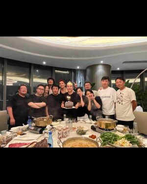 Darren Wang Instagram - 37～🤑🤑祝年輕又帥氣但～已經結婚的申大導演！生日快樂幸福美滿子孫滿堂！哈哈😄能不能寫下一部我騙陸經理啊！🤑🤑🫶🤣