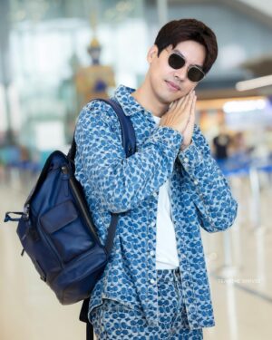 Darvid Kreepolrerk Instagram - ลงให้หมดไม่สนรูปใคร🤣 ขอบคุณเจ้าของภาพจ้า #thxpickub💗 @coach #CoachNY