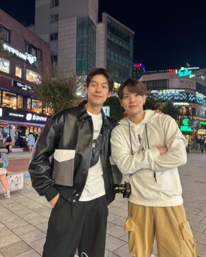 Darvid Kreepolrerk Instagram - บังเอิญแหละ😂 อยู่ไทยไม่ได้เจอ มาเจอกันอยู่นี่ @ccopter
