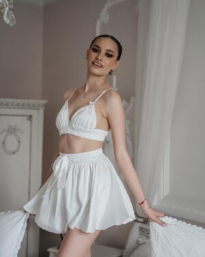 Darya Aleksandrova Instagram - Эти фотографии попали в сердце!💔

Модель: @aleksandrovaa.aaa
Организатор: @im.kari___
Визажист/стилист: @ali_muah
Фотограф: @nataly_rudneva_
Платье: @salon_mendelson
Букет: @vigarden.ru