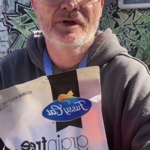 Dave Hughes Instagram - Fussy cat doesn't eat fussy cat refund attempt