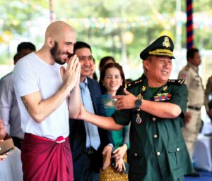 Dave Leduc Instagram - Today I was invited as guest of honor to meet with the families of 600 veterans who are members of the Cambodian Veterans Association. Fighting in the ring is nothing compared to giving your life and body for your nation. I have an immense amount of respect for them. Thank you for your service. Im happy that I was able to give food, donations and smiles to these courageous men and women.