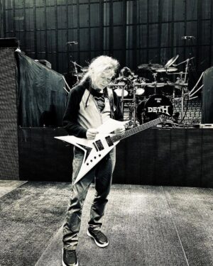 Dave Mustaine Instagram - Thanks to my guitar tech @bryanjones104 for capturing the moment.